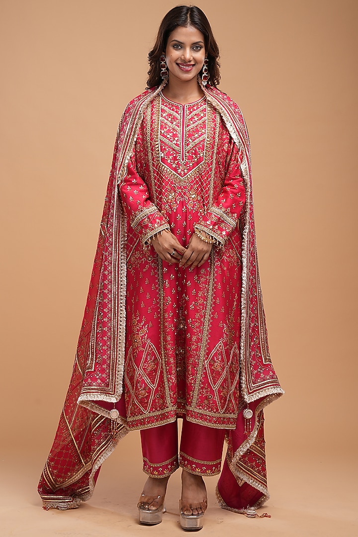Red Chanderi Digital Printed Kurta Set by NIRRAAMYAA at Pernia's Pop Up Shop