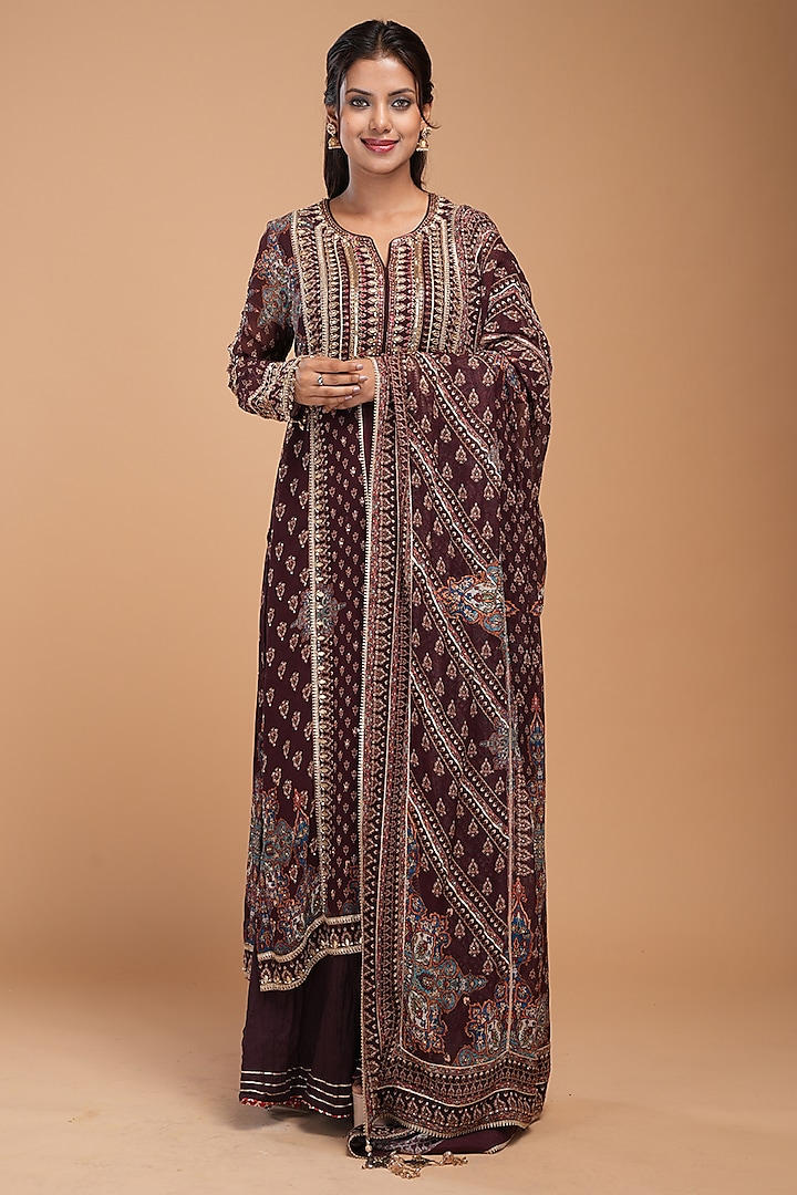 Wine Georgette Digital Printed & Hand Embroidered Kurta Set by NIRRAAMYAA at Pernia's Pop Up Shop