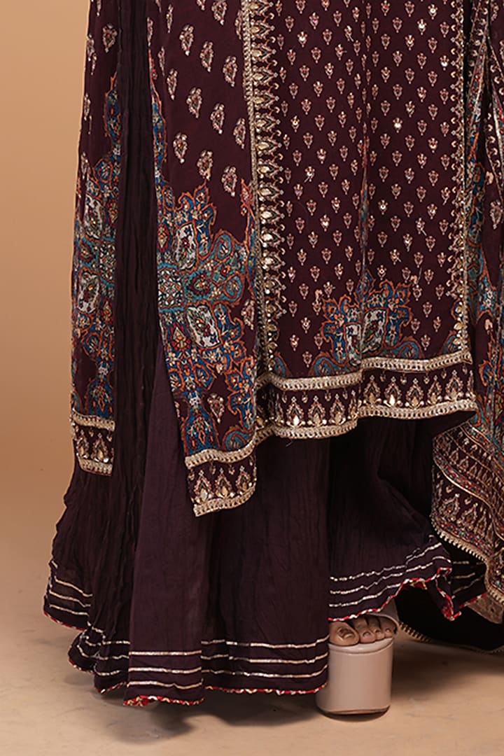 Wine Georgette Digital Printed & Hand Embroidered Kurta Set by NIRRAAMYAA at Pernia's Pop Up Shop