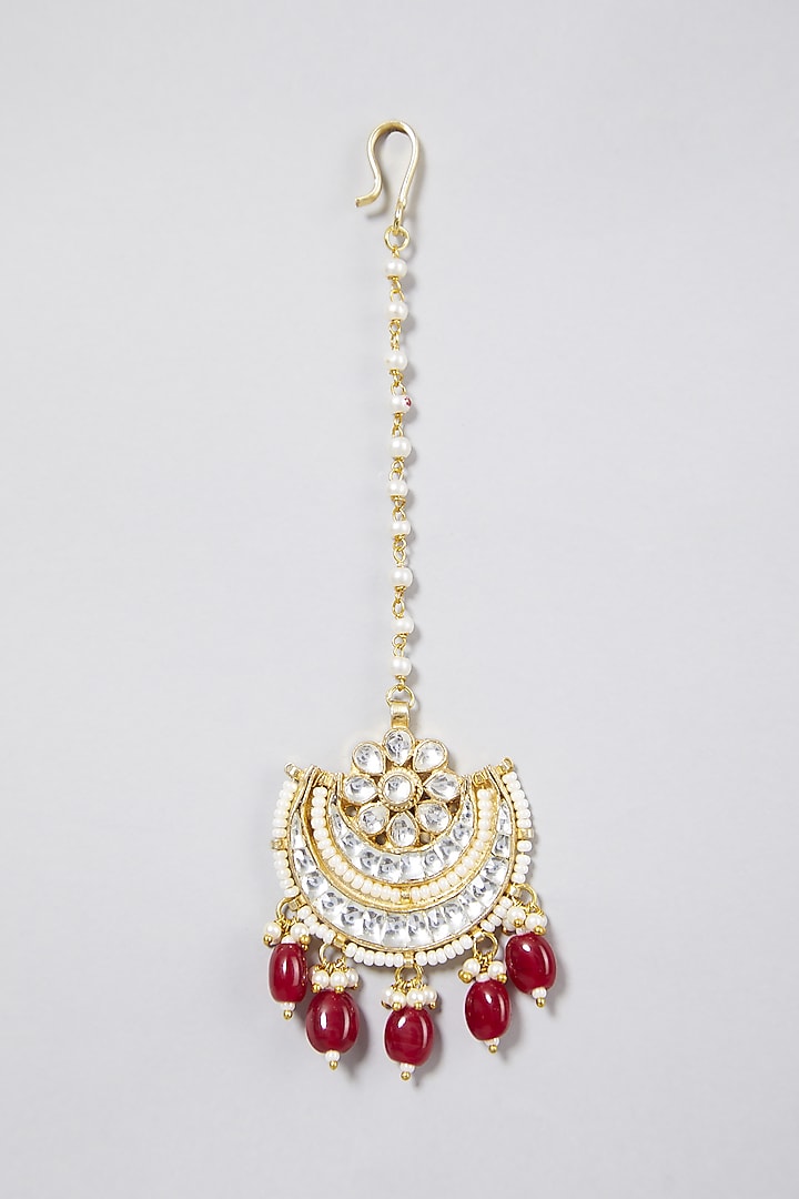 Gold Finish Maang Tikka With Red Drops by Namasya at Pernia's Pop Up Shop
