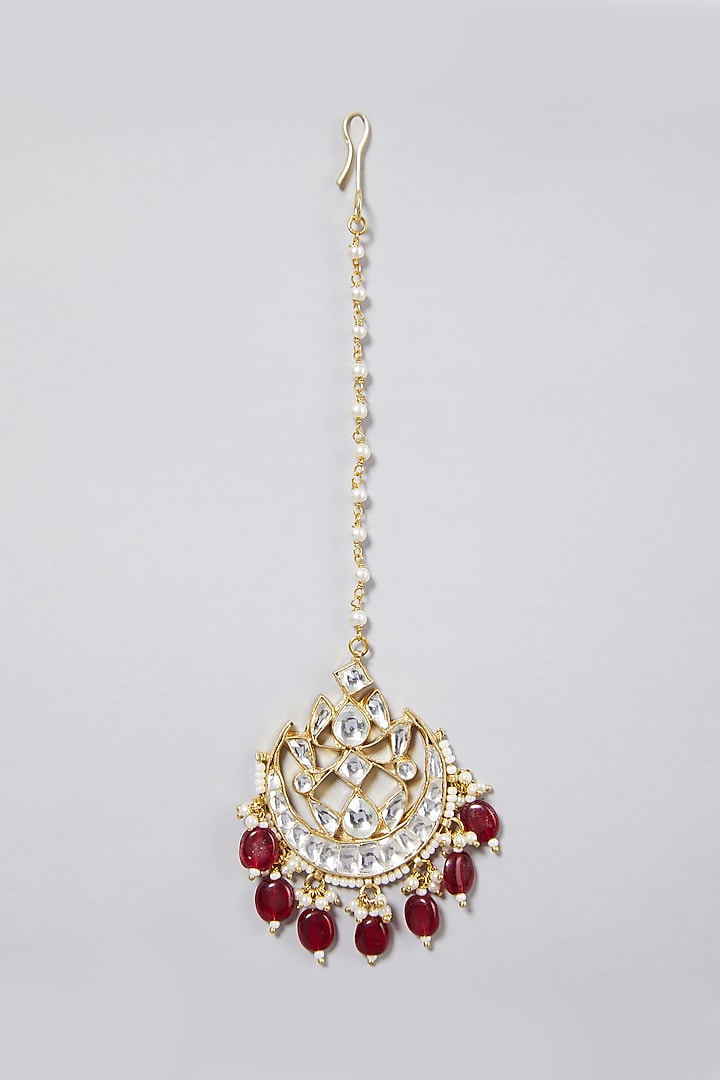 Gold Finish Red Agate Maang Tikka by Namasya at Pernia's Pop Up Shop