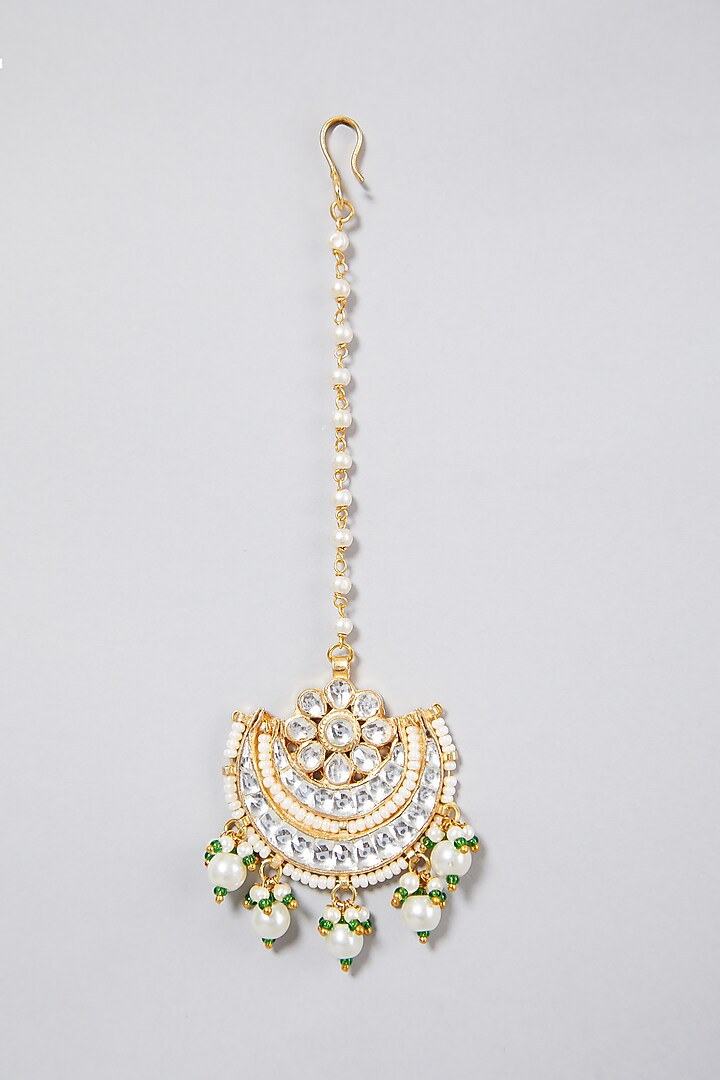 Gold Finish Maang Tikka With Green Kundan by Namasya at Pernia's Pop Up Shop
