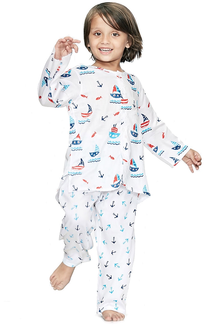White Printed Night Suit For Boys by Nigh Nigh label
