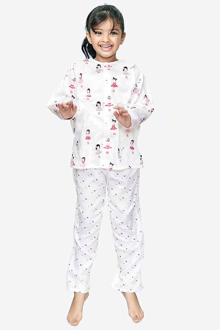 White Cotton Night Suit With Print For Girls by Nigh Nigh label