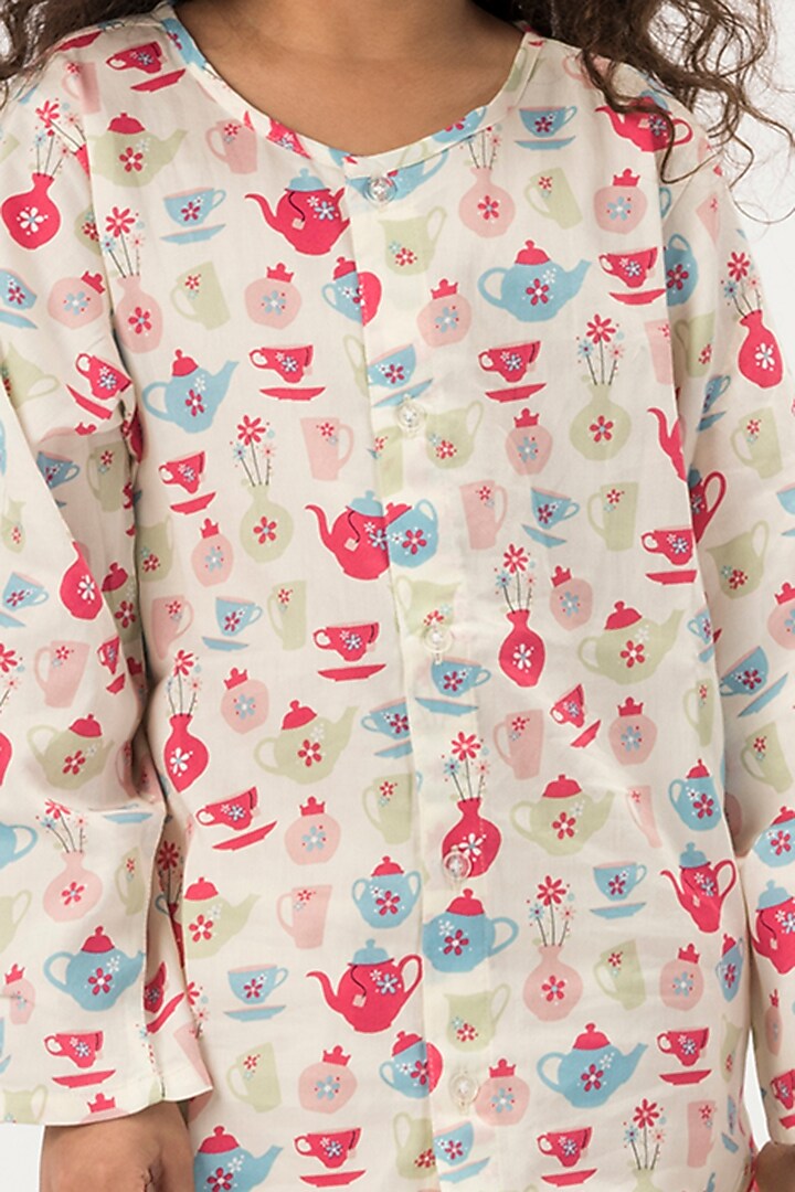 Off-White Printed Night Suit For Girls by Nigh Nigh label at Pernia's Pop Up Shop