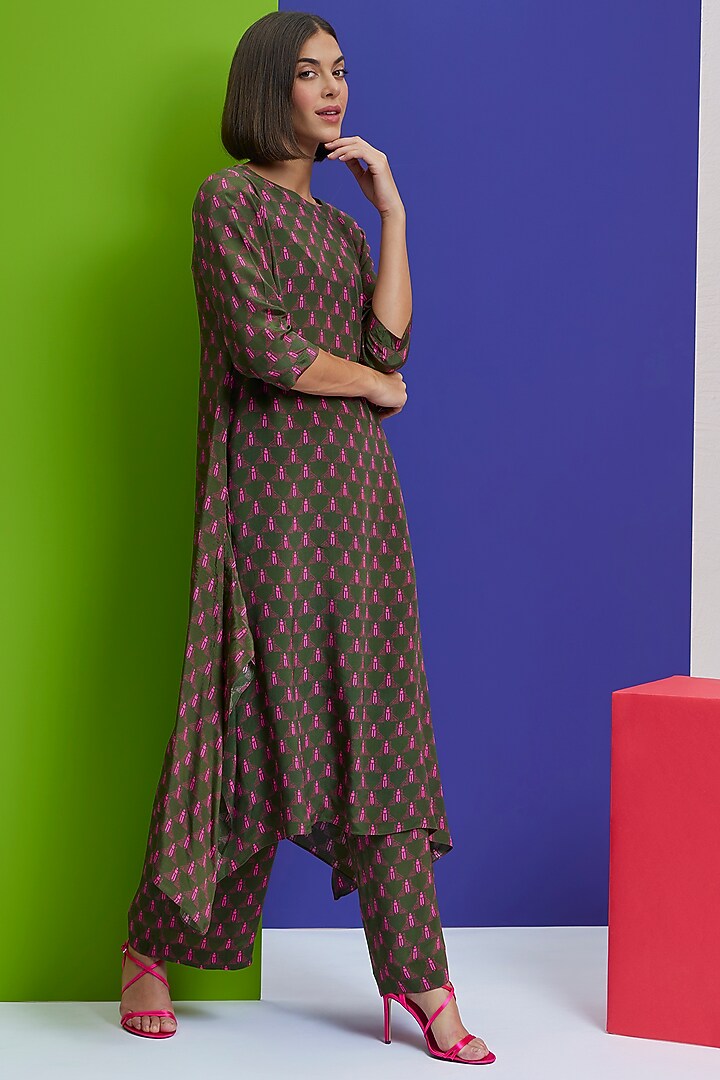 Olive Green Natural Crepe Kurta Set by Nautanky By Nilesh Parashar at Pernia's Pop Up Shop