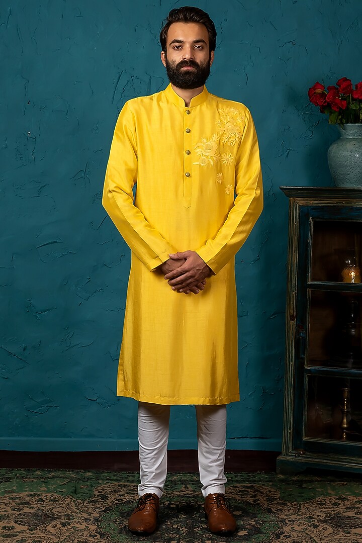 Yellow Silk Hand Embroidered Kurta Set by Nautanky By Nilesh Parashar Men at Pernia's Pop Up Shop