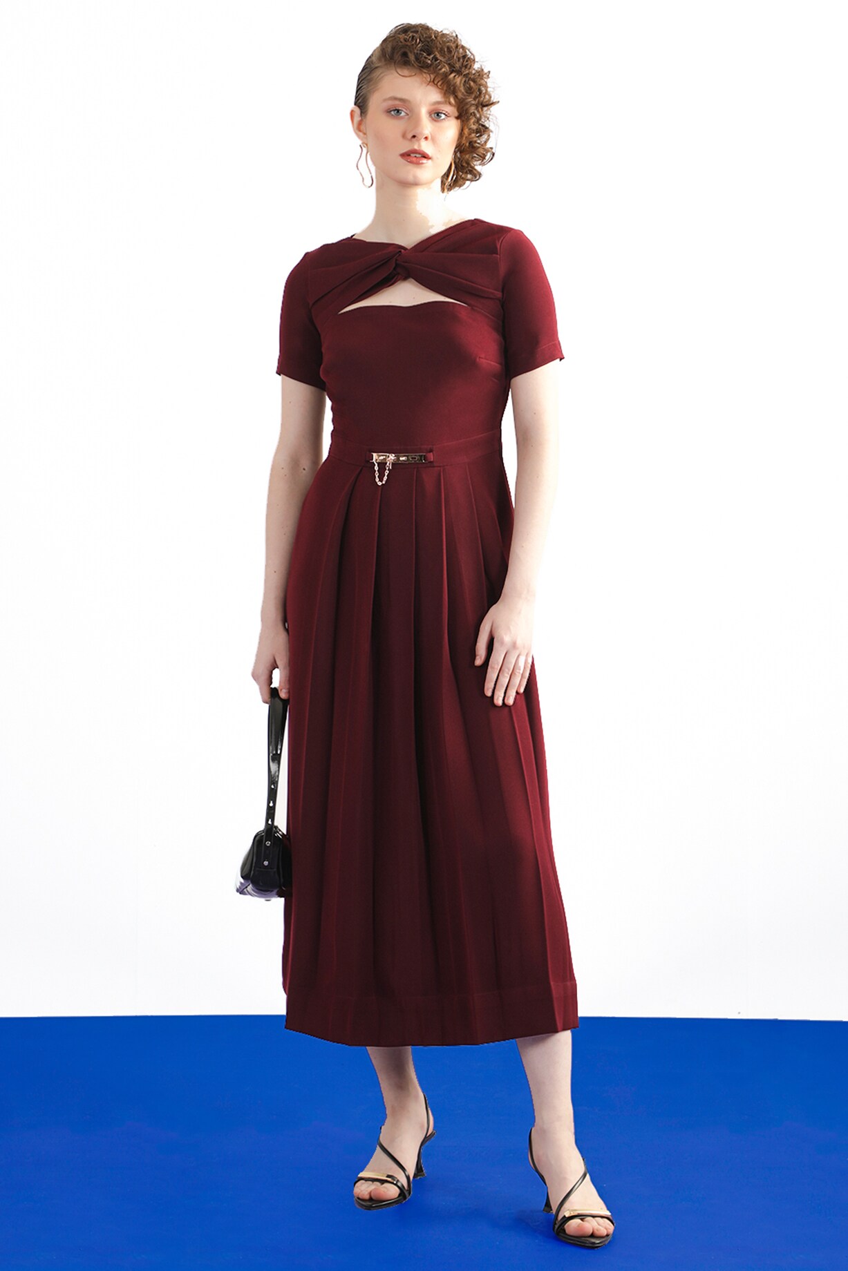 midi dress short sleeve casual Arielle Jacquard Tania Short Sleeve Midi Dress – Sugarlips