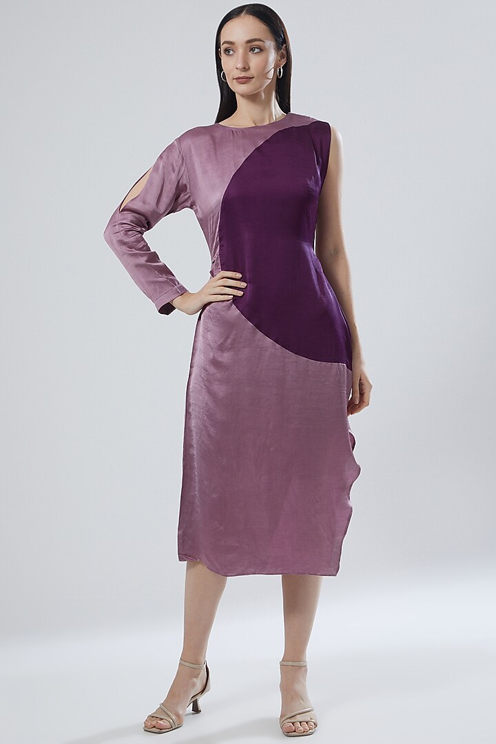 Mauve & Purple Color-Blocked Curve-Cut Dress by Not So Sure