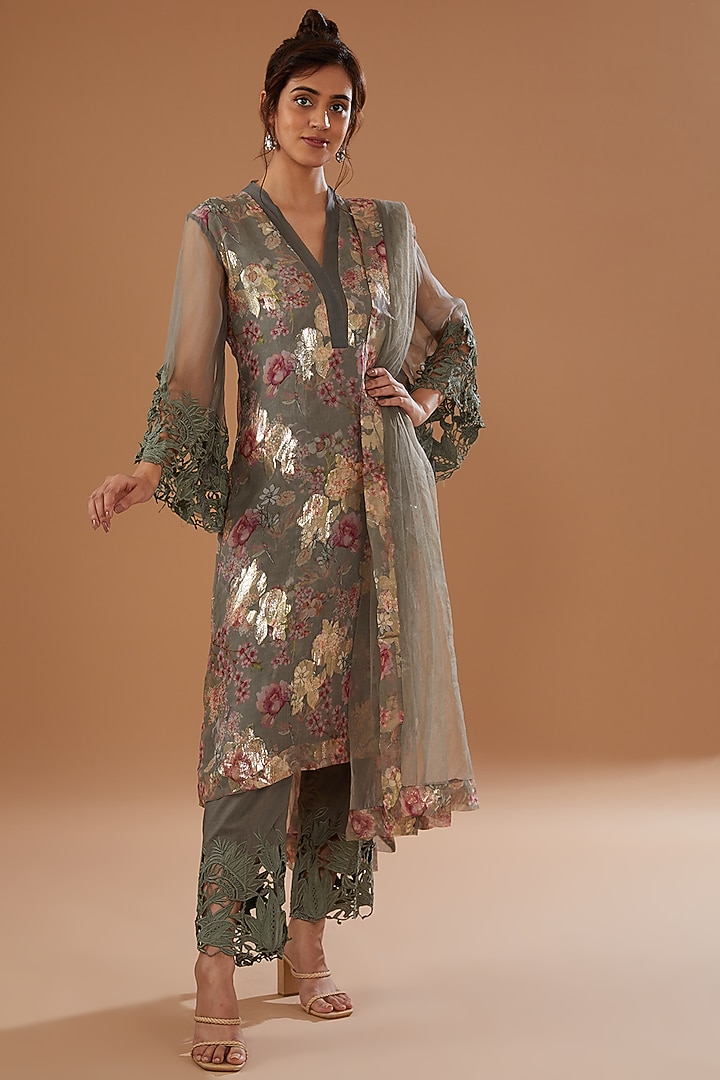 Grey Organza Printed Kurta Set by NOW WITH PRACHI at Pernia's Pop Up Shop