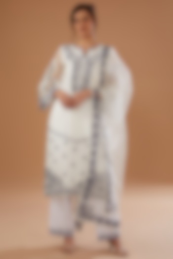 White Organza Embroidered Kurta Set by NOW WITH PRACHI at Pernia's Pop Up Shop