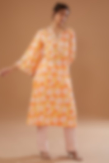 Multi-Colored Linen Floral Printed Kurta Set by NOW WITH PRACHI at Pernia's Pop Up Shop