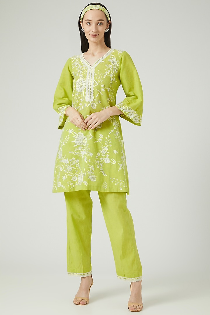 Green Embroidered Kurta Set by NOW WITH PRACHI