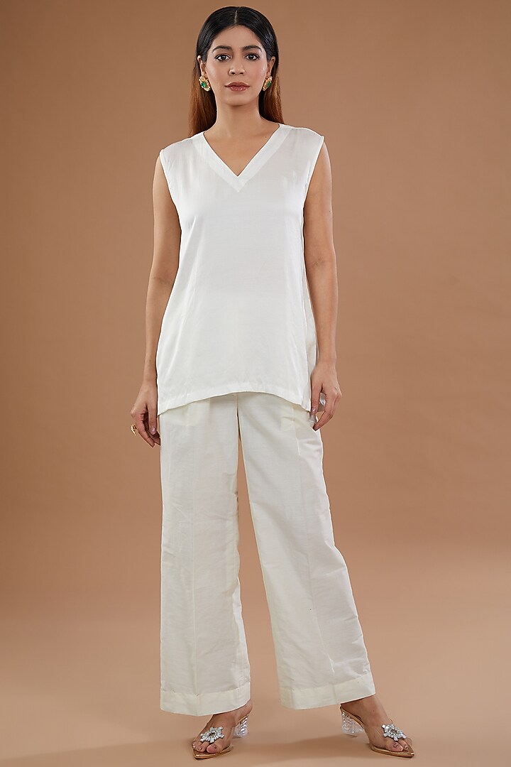 White Organza Aari Embroidered Jacket Set by NOW WITH PRACHI at Pernia's Pop Up Shop