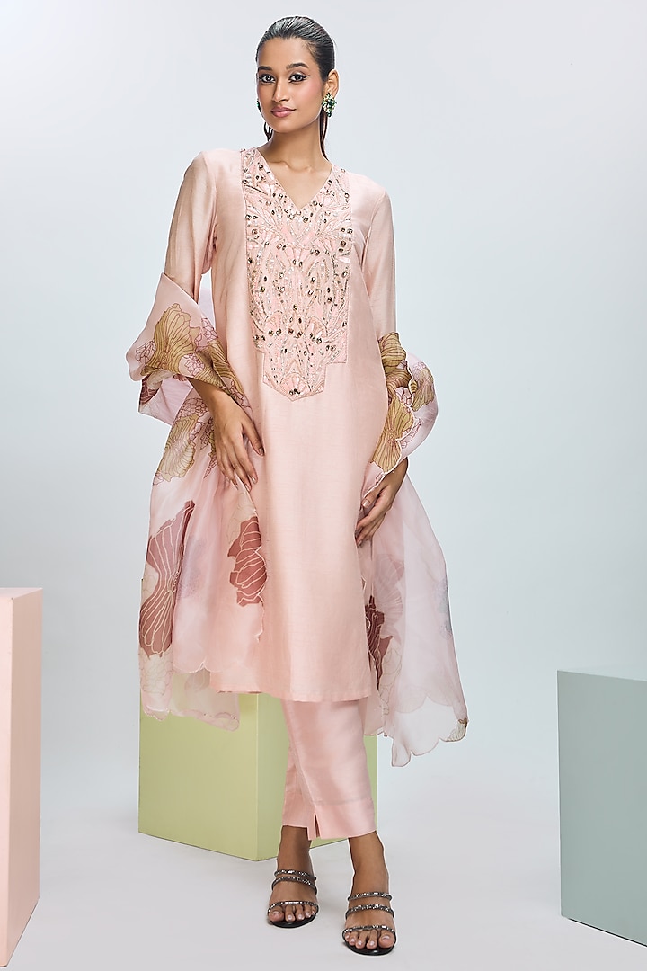 Peach Fuzz Nokia Silk Embroidered Kurta Set by Nirmooha at Pernia's Pop Up Shop