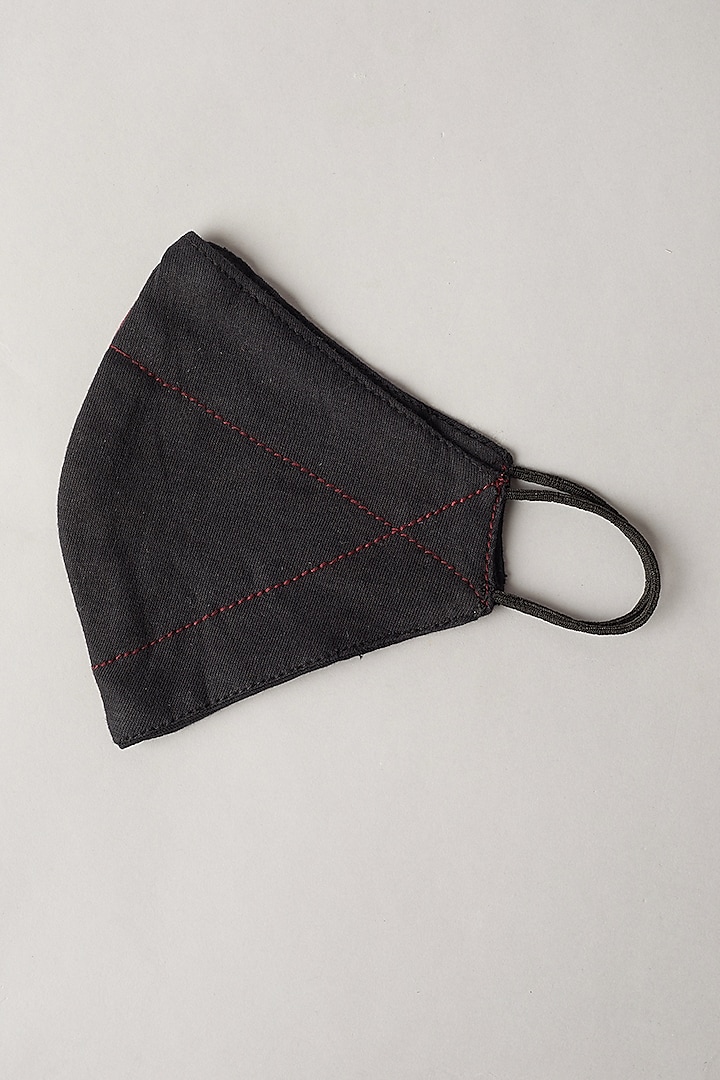 Black & Red Knit Mask by Nirmooha
