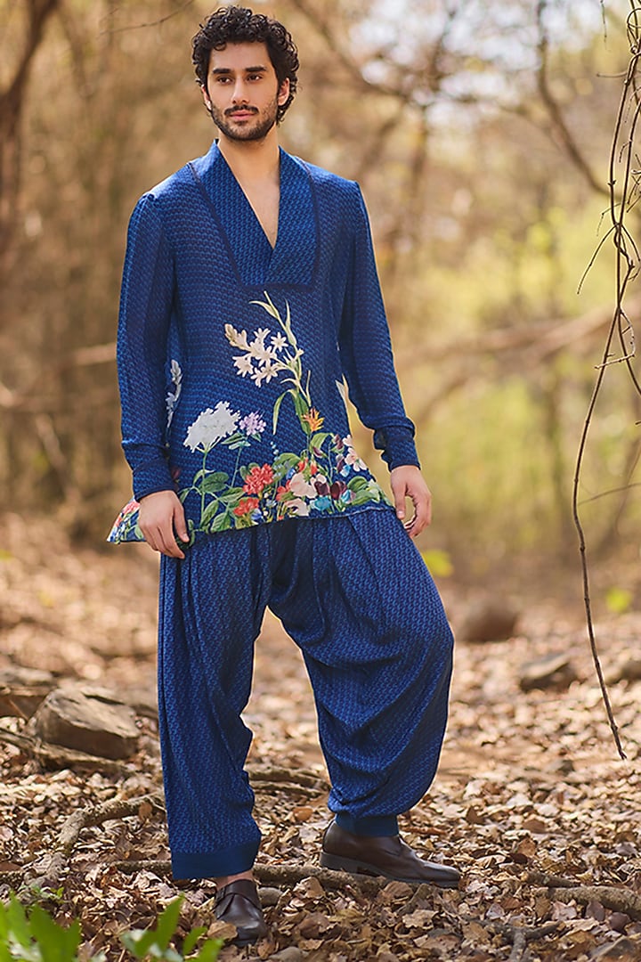 Blue Mul Floral Printed Short Kurta Set by Nirmooha Men at Pernia's Pop Up Shop