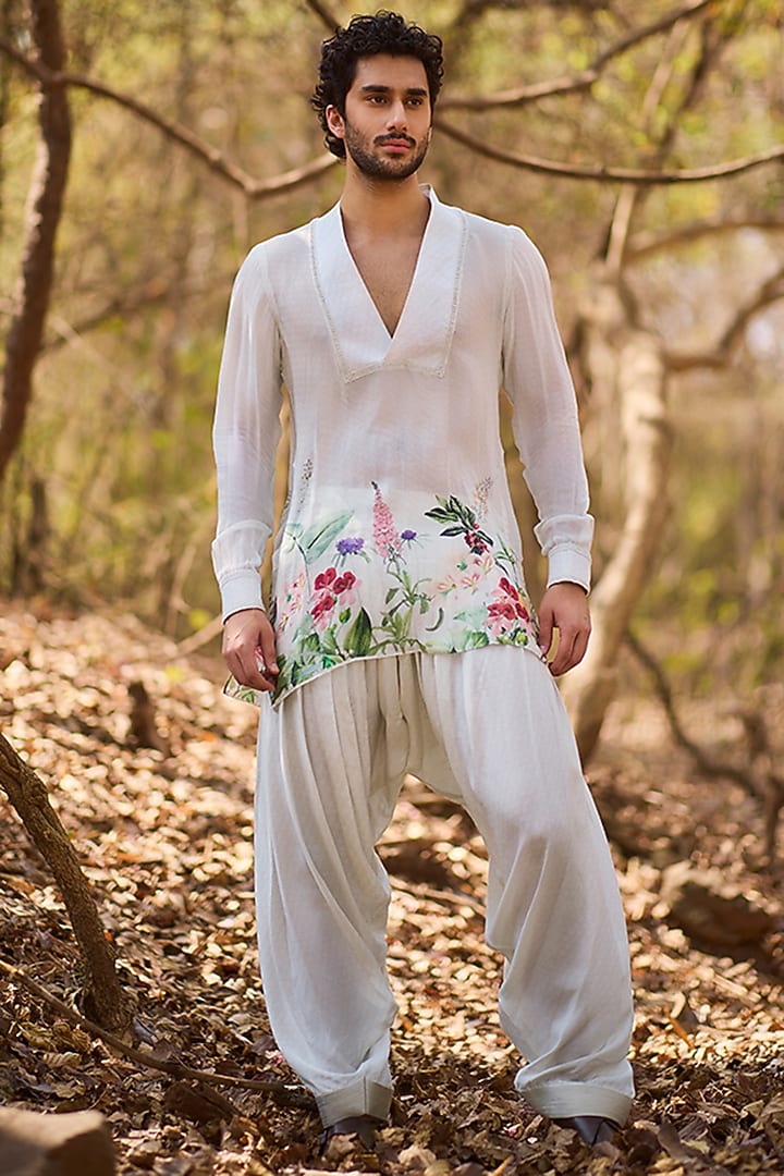 Blue Mul Floral Printed Short Kurta Set by Nirmooha Men at Pernia's Pop Up Shop