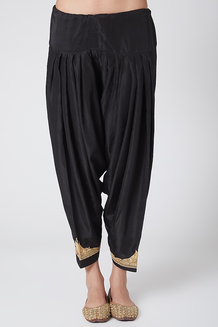 Black Kashmiri Tilla Embroidered Kurta Set by Nafisa Rachel William at Pernia's Pop Up Shop
