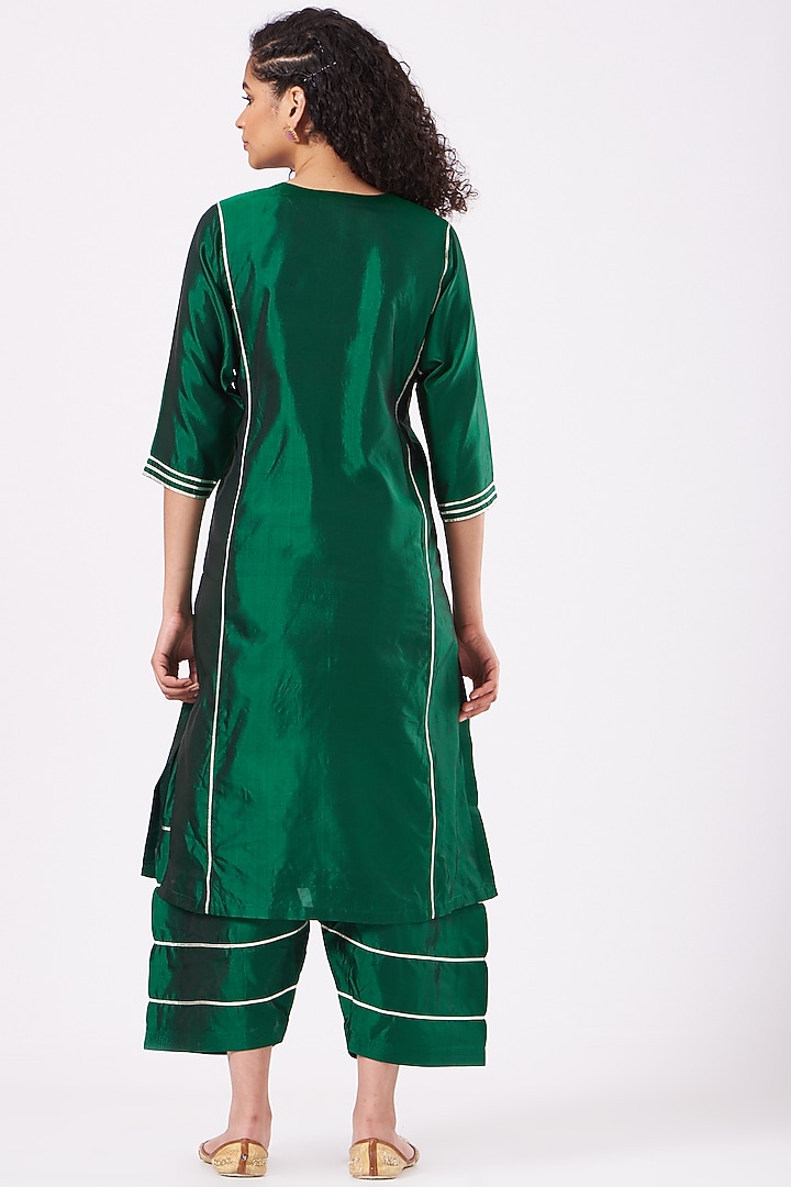 Emerald Green Phiran Kurta Set by Nafisa Rachel William at Pernia's Pop Up Shop