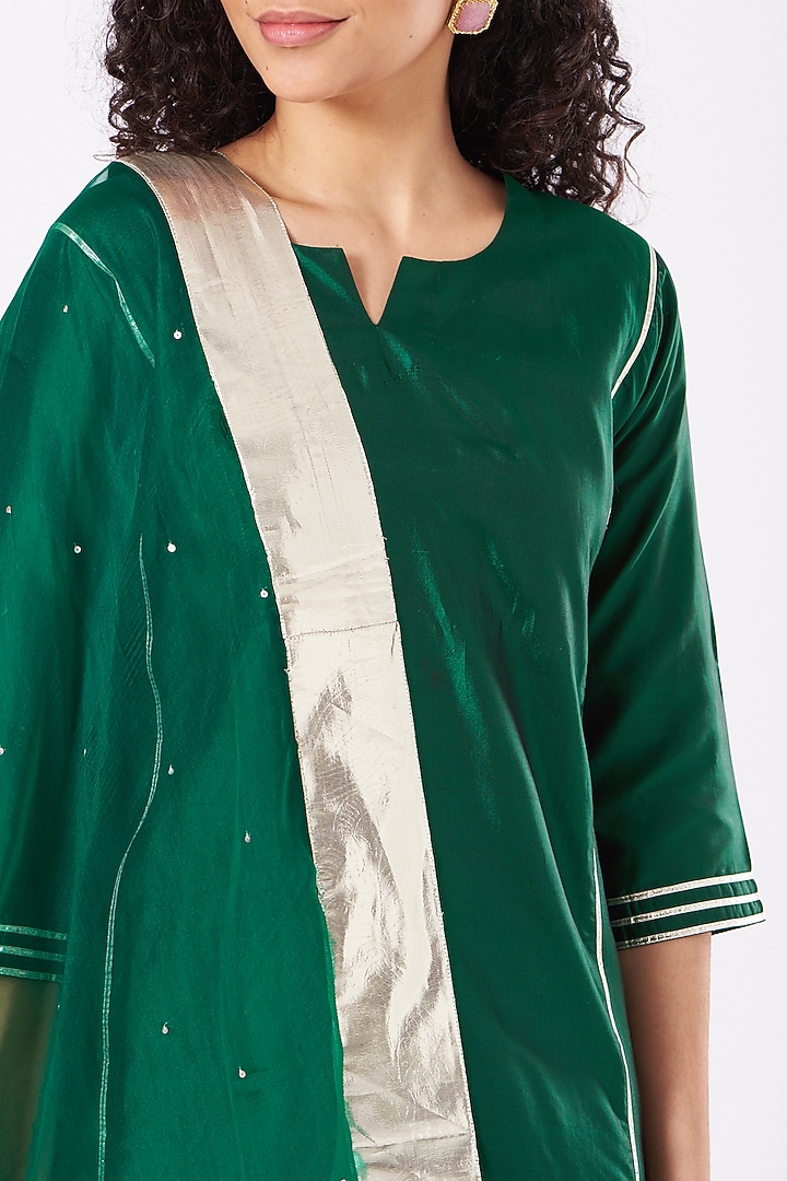 Emerald Green Phiran Kurta Set by Nafisa Rachel William at Pernia's Pop Up Shop
