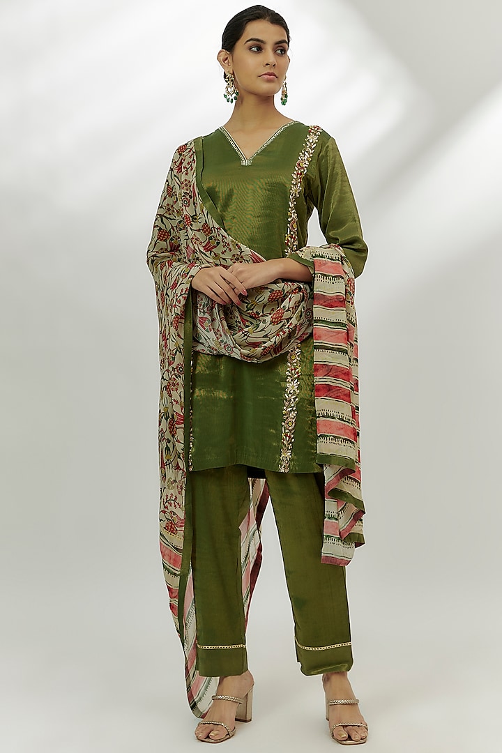 Green Tissue Resham Embroidered Short Kurta Set by Nadima Saqib at Pernia's Pop Up Shop