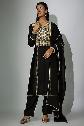Black Chanderi Marodi Embroidered Kurta Set by Nadima Saqib