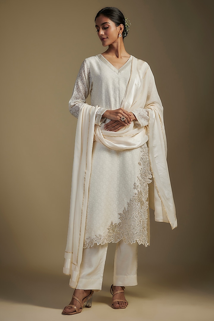 Off-White Chanderi & Organza Sequins Embroidered Kurta Set by Nadima Saqib at Pernia's Pop Up Shop