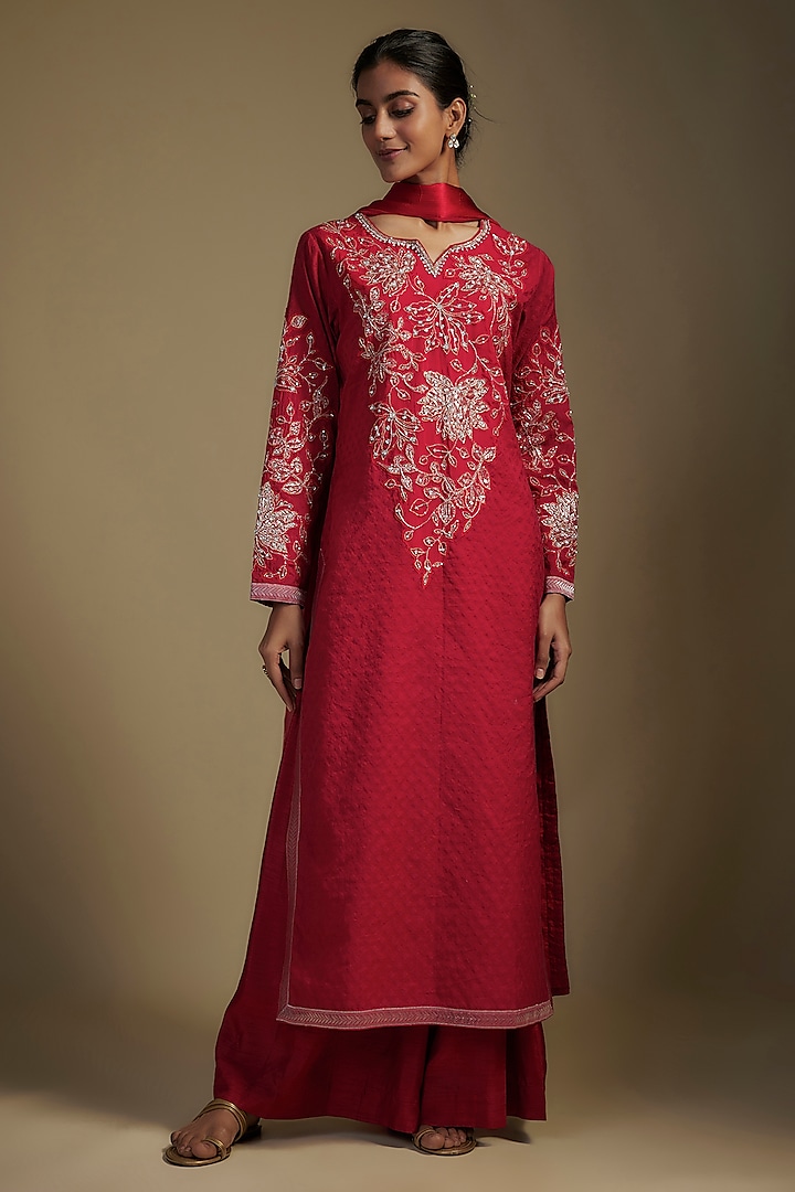 Red Chanderi & Organza Applique Work Kurta Set by Nadima Saqib at Pernia's Pop Up Shop