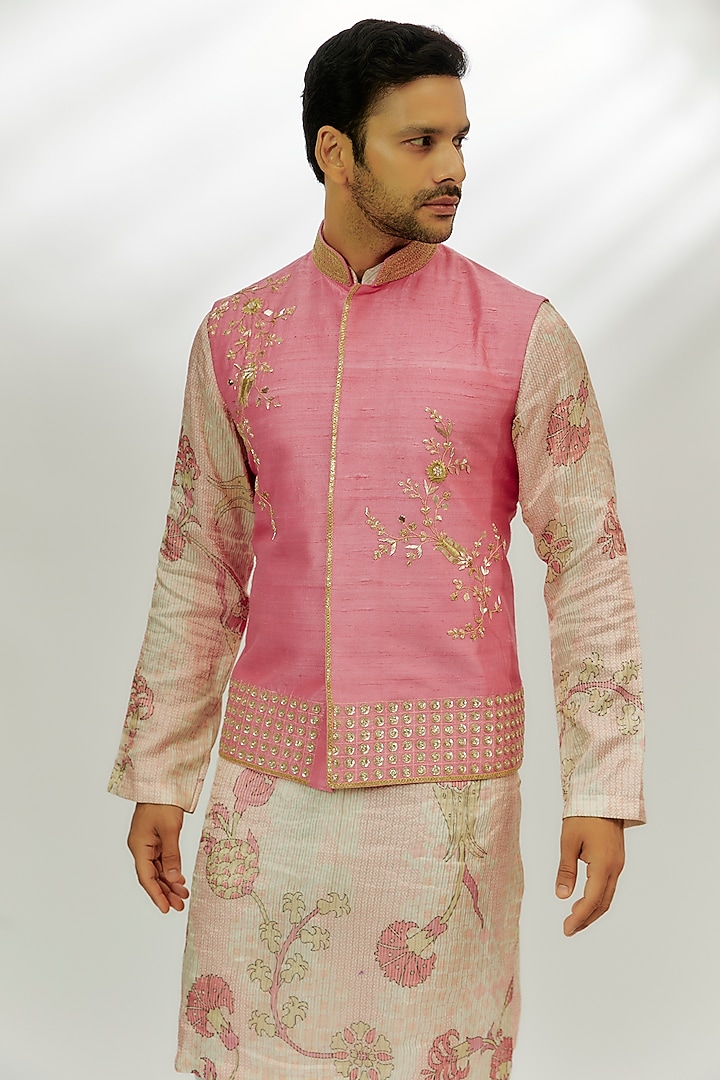 Pastel Pink Raw Silk Marodi & Thread Embroidered Bundi Jacket Set by Nadima Saqib Men at Pernia's Pop Up Shop