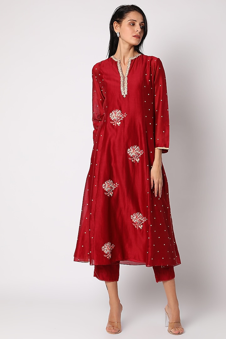 Deep Red Hand Embroidered Kurta Set Design By Neeta Bhargava At Pernias Pop Up Shop 2023 1157