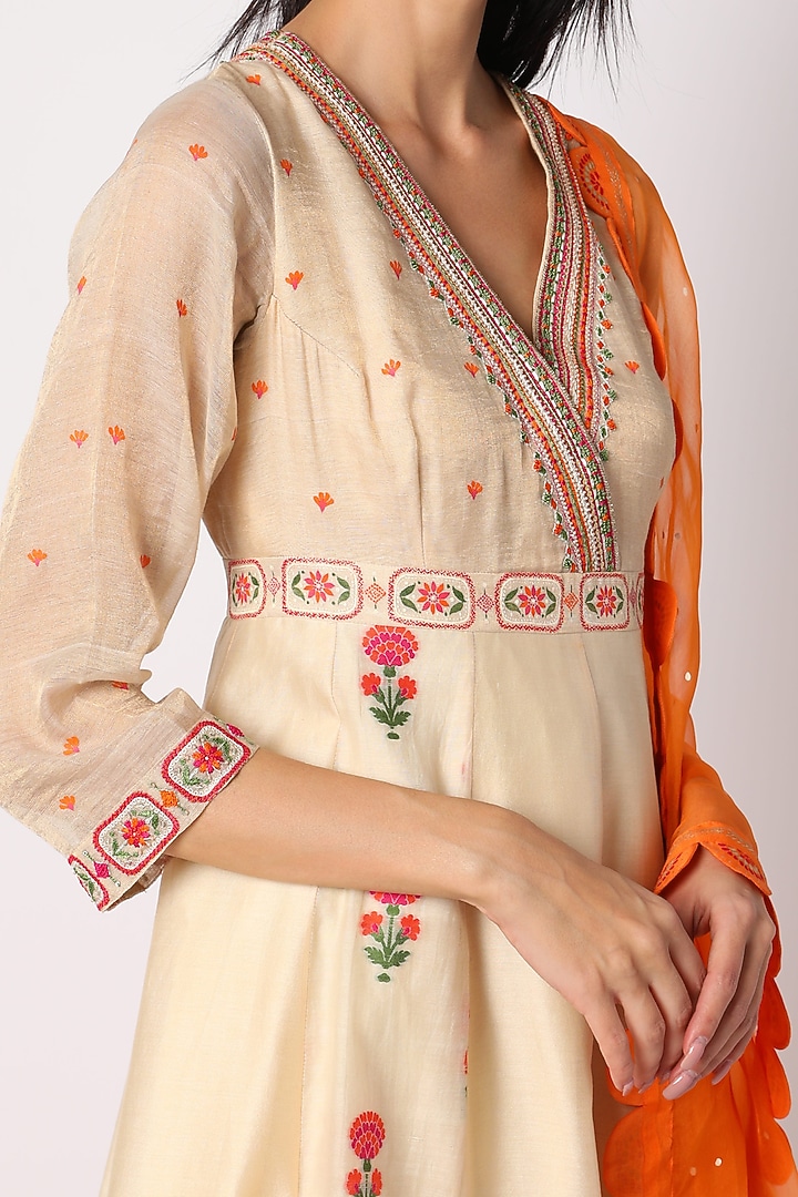 Eggnog Embroidered Wedding Anarkali Set by Neeta Bhargava at Pernia's Pop Up Shop