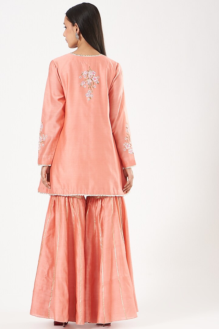 Peach Gharara Set With Hand Painting by Neeta Bhargava at Pernia's Pop Up Shop