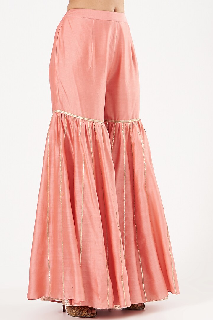 Peach Gharara Set With Hand Painting by Neeta Bhargava at Pernia's Pop Up Shop