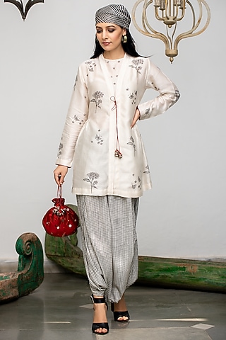 White Hand Painted Kurta Set by NEETA BHARGAVA
