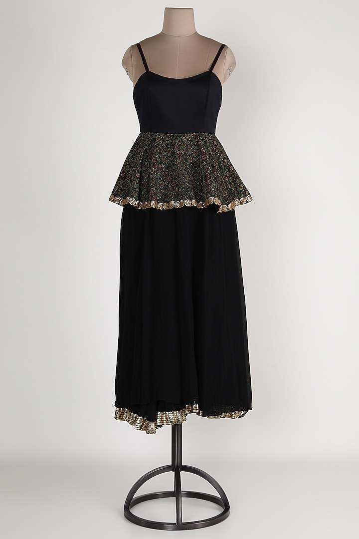 Black & Maroon Embroidered Kurta With Dupatta by Nandita Thirani at Pernia's Pop Up Shop