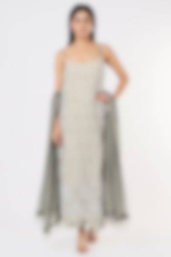 Grey 3D Embroidered Pakistani Kurta Set by Nandita Thirani at Pernia's Pop Up Shop