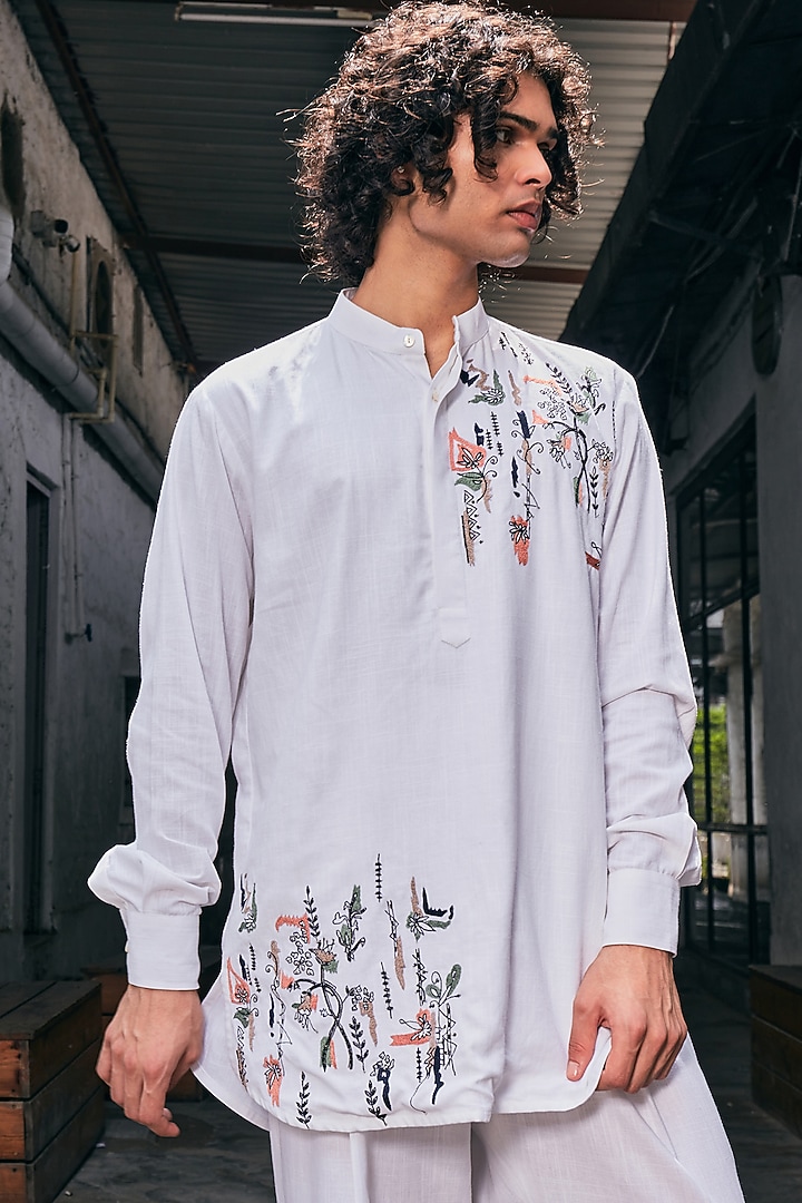 White Linen Embroidered Kurta Set by Not So Couture at Pernia's Pop Up Shop
