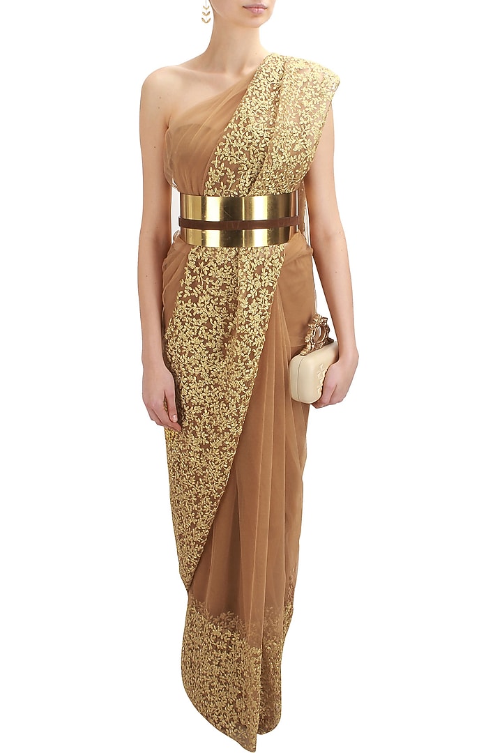 Nude and gold floral thread embroidered saree and blouse set with metal belt available only at Pernia's Pop Up Shop.
