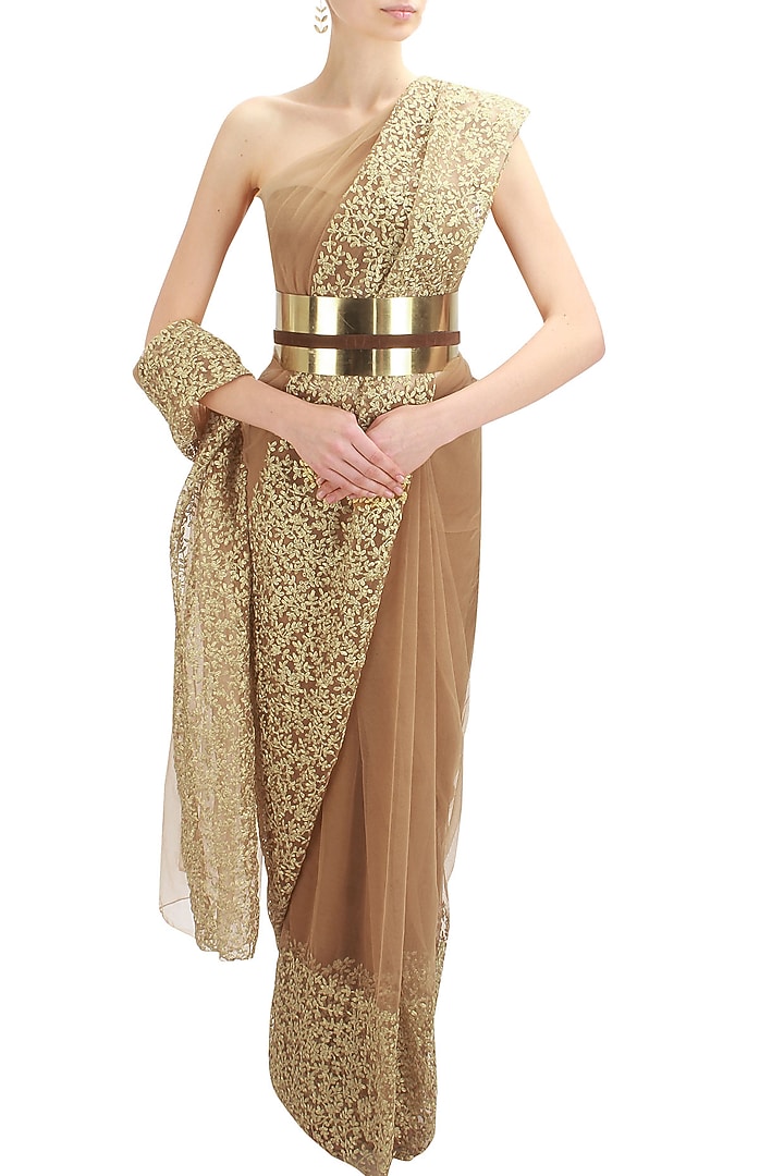 Nude and gold floral thread embroidered saree and blouse set with metal belt available only at Pernia's Pop Up Shop.