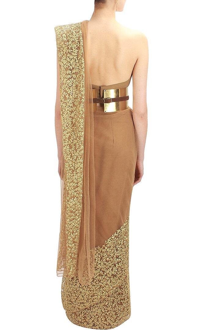 Nude and gold floral thread embroidered saree and blouse set with metal belt available only at Pernia's Pop Up Shop.