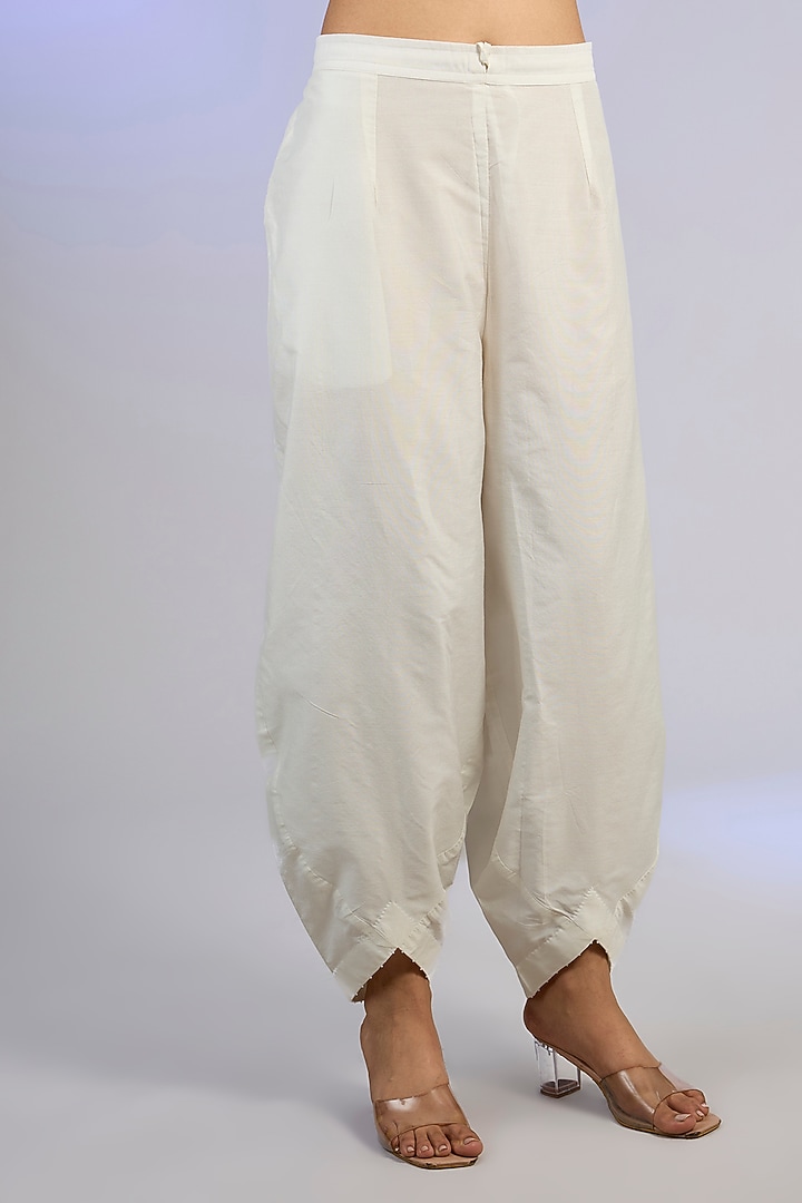 White Mal Chanderi Chikankari Embroidered Kurta Set by Nyara by Nicky Chawla at Pernia's Pop Up Shop
