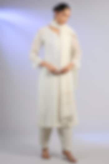 White Mal Chanderi Chikankari Embroidered Kurta Set by Nyara by Nicky Chawla at Pernia's Pop Up Shop
