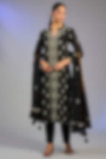 Black Maheshwari Silk Sequins Embroidered Kurta Set by Nyara by Nicky Chawla at Pernia's Pop Up Shop