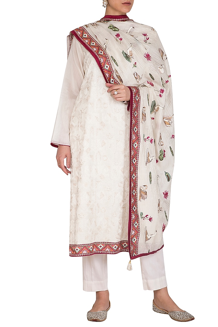 White Embroidered Kurta Set by Nysa & Shubhangi at Pernia's Pop Up Shop