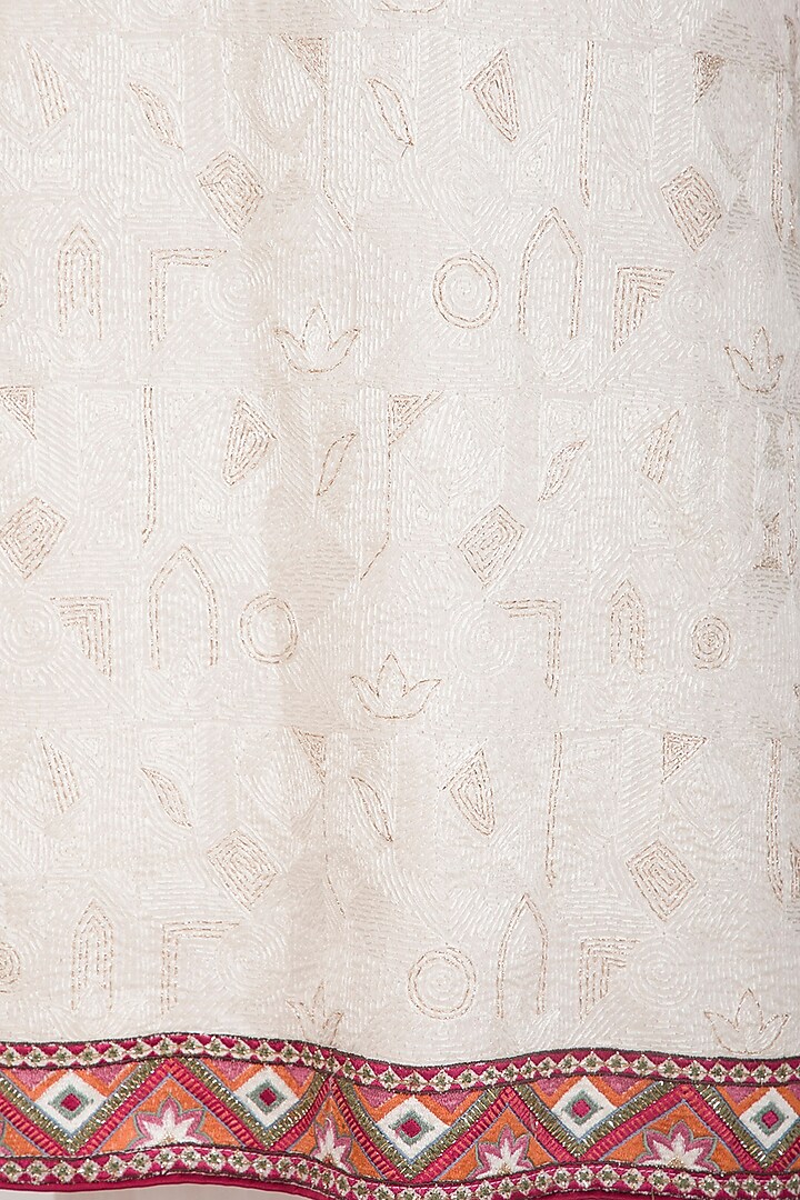 White Embroidered Kurta Set by Nysa & Shubhangi at Pernia's Pop Up Shop