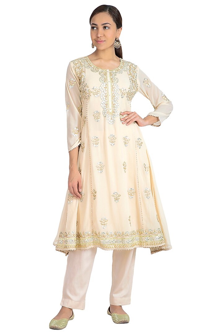 Ivory Embellished Kurta Set by Nysa & Shubhangi at Pernia's Pop Up Shop