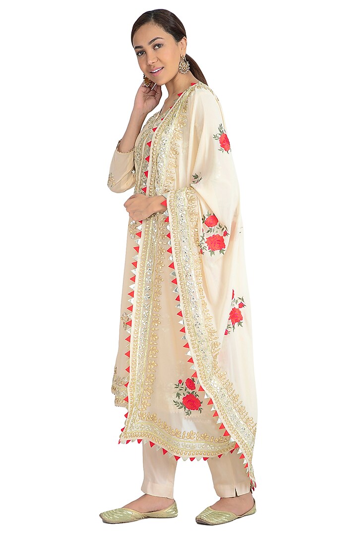 Ivory Embellished Kurta Set by Nysa & Shubhangi at Pernia's Pop Up Shop
