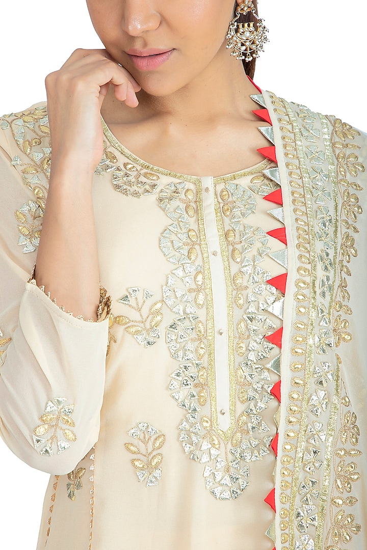 Ivory Embellished Kurta Set by Nysa & Shubhangi at Pernia's Pop Up Shop