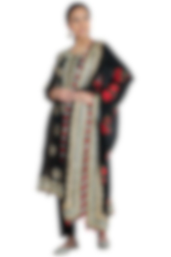 Black Embellished Kurta Set by Nysa & Shubhangi